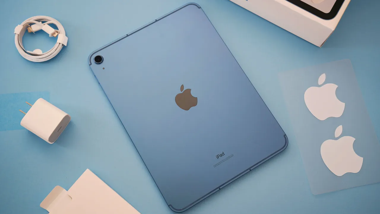 apple-ipad-10th-gen-blue.webp